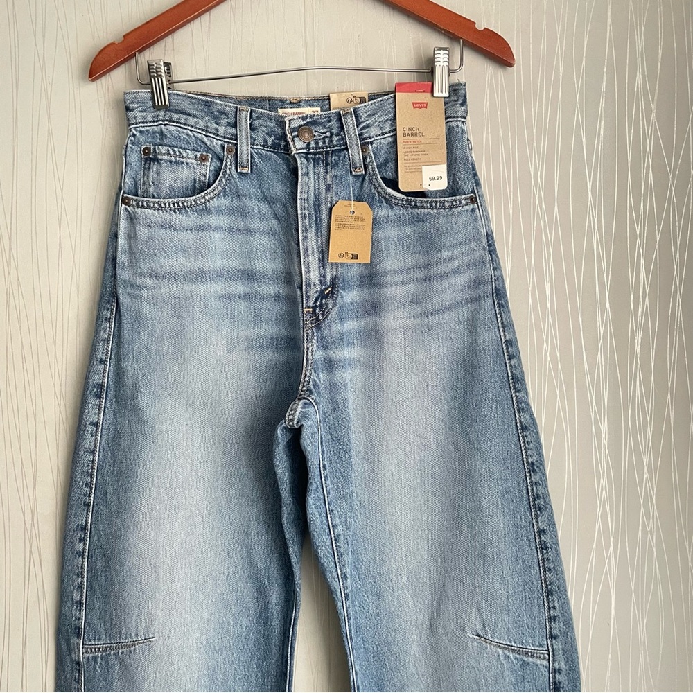 NWT Levi’s Cinch Barrel Jeans - Picture 6 of 16